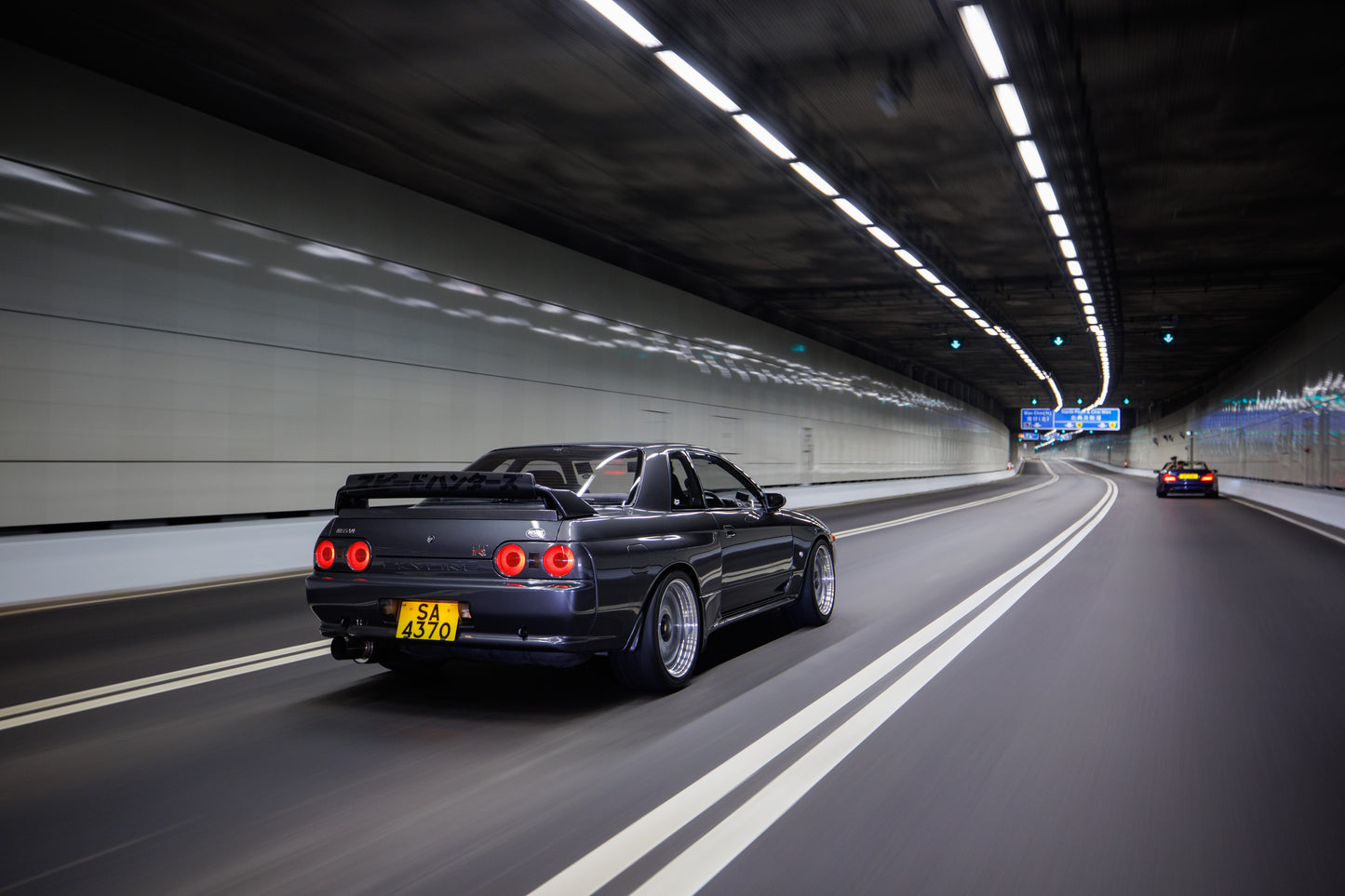 Nissan Skyline R32 GT-R in Hong Kong (24x36)